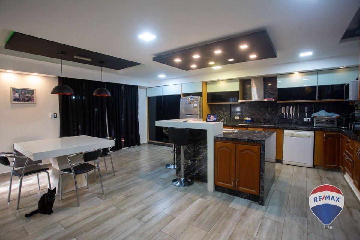 Foto de VENTA CASA 5 AMBIENTES ADROGUE QUINCHO Y PILETA, imagen 1
