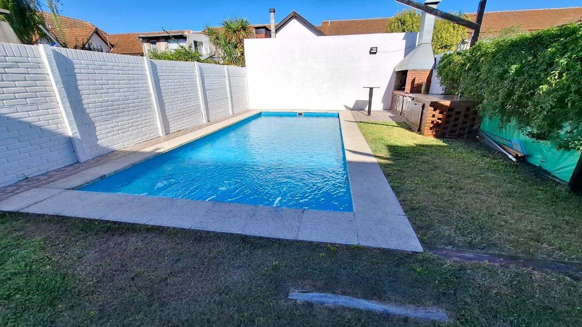 Foto de DUPLEX 4 AMBIENTES VENTA BARRIO LOS ROBLES BURZACO, imagen 2