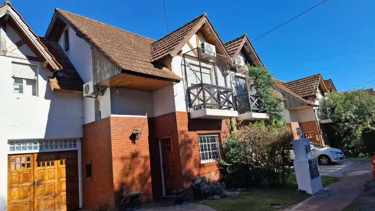 DUPLEX 4 AMBIENTES VENTA BARRIO LOS ROBLES BURZACO 2