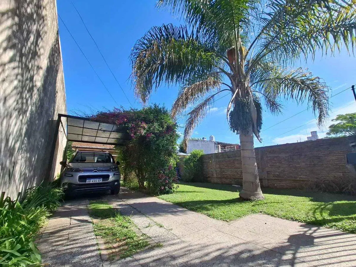 CASA 4 AMBIENTES VENTA TEMPERLEY JARDIN 2 FAMILIAS 3