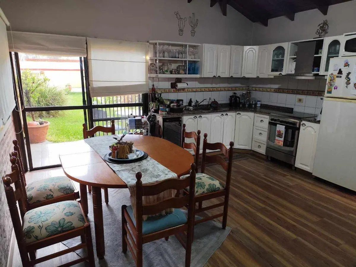 VENTA CASA 3 AMBIENTES EN BURZACO CON PILETA 4