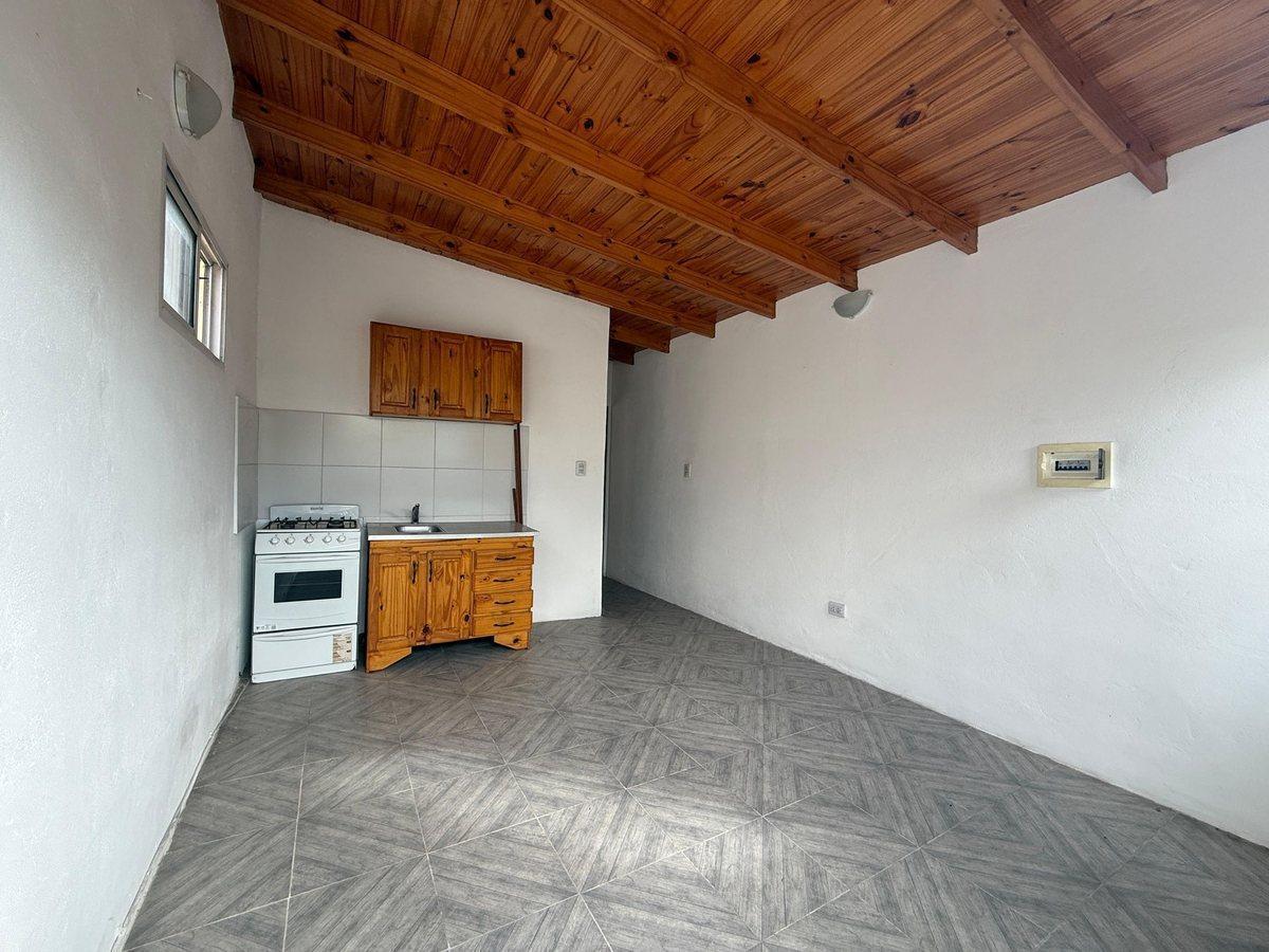 Foto de ALQUILER DE PH 2 AMBIENTES EN LAVALLOL, imagen 2