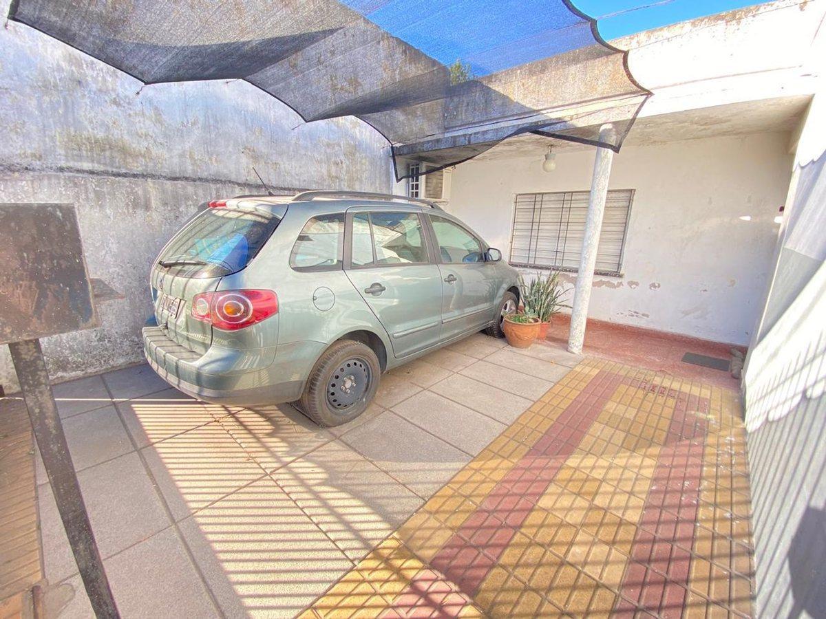 Foto de CASA 4 AMBIENTES VENTA LOMAS DE ZAMORA CON LOCAL, imagen 2