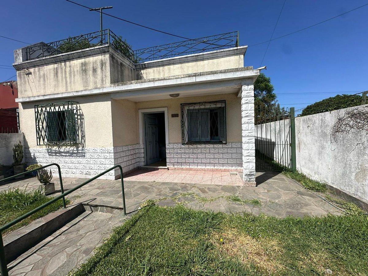 Foto de VENTA CASA 3 AMB c/ TERRAZA + 2 DPT0 2 AMB C/PATIO, imagen 2