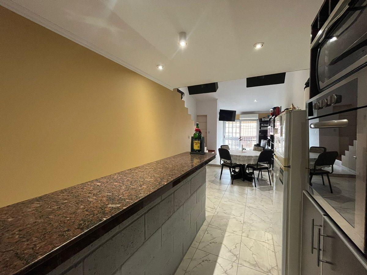 Foto de DEPTO EN VENTA 2 AMBIENTES EN VALENTIN ALSINA, imagen 4