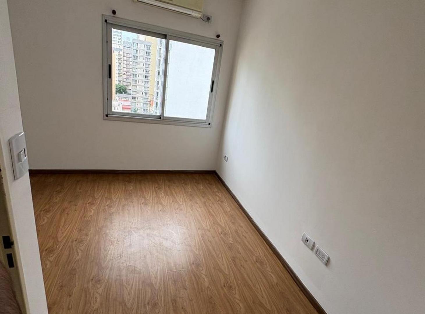 Foto de DEPARTAMENTO 2 AMBIENTES EN VENTA EN L. D. Z., imagen 1