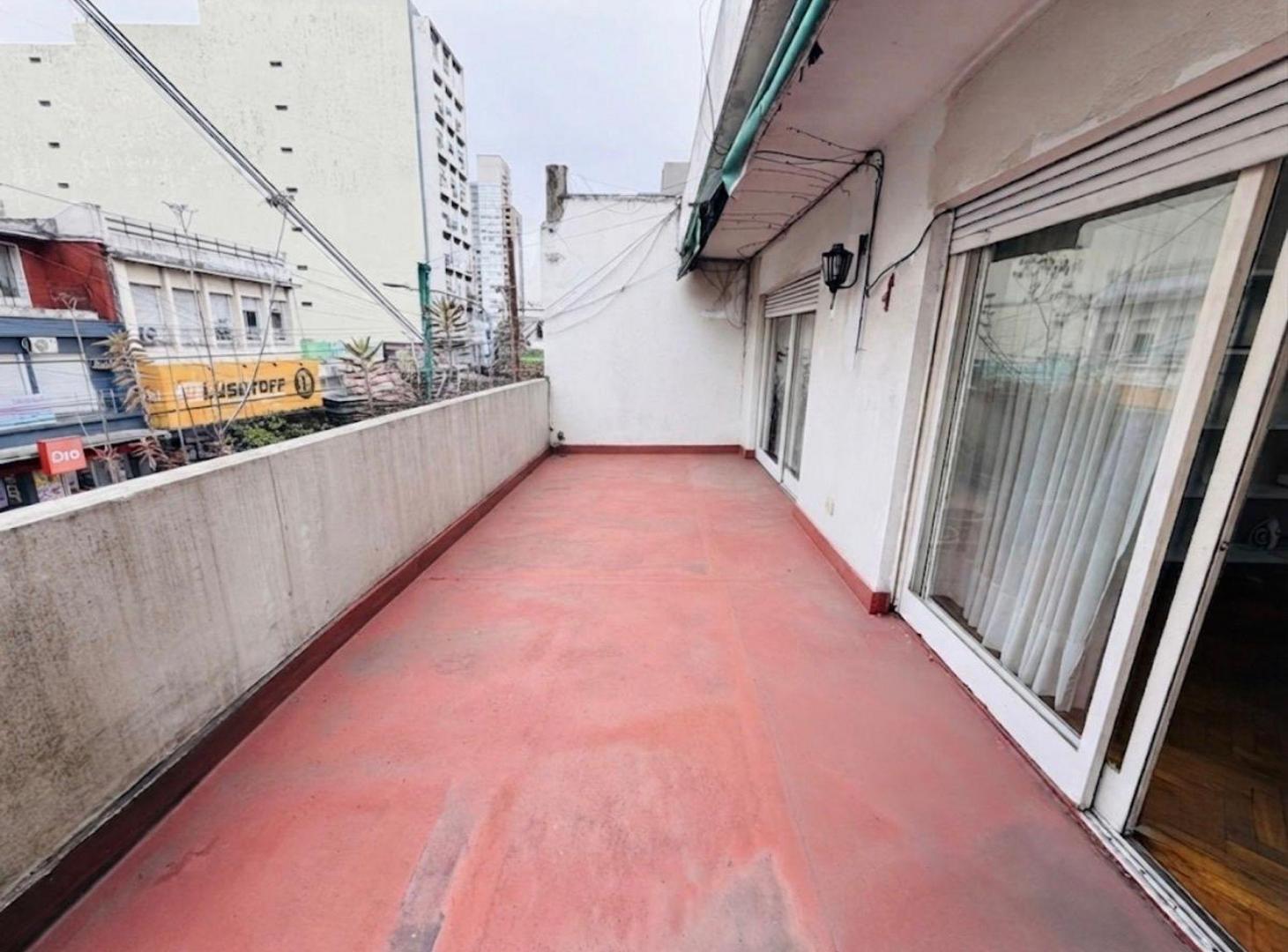 Foto de Departamento de 6 ambientes en venta Banfield, imagen 2