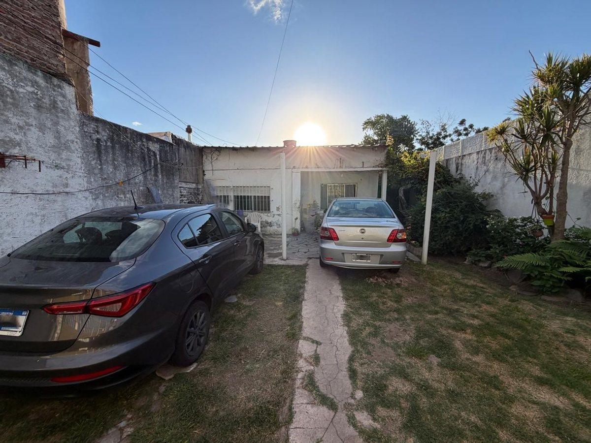 Foto de OPORTUNIDAD CASA 3 DORM CENTENARIO A REFACCIONAR, imagen 3