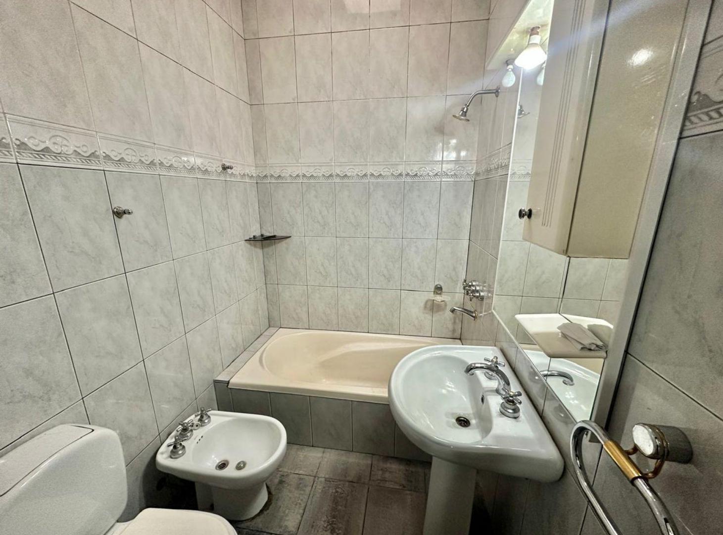 Foto de Venta casa 4 ambientes con jardín y pileta Solano, imagen 5