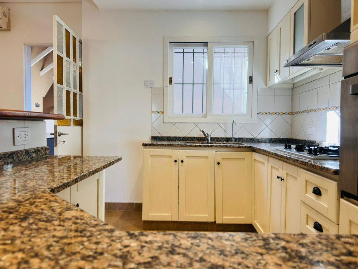 Foto de CASA 3 DORMITORIOS 2 BAÑOS EXCELENTE ZONA, imagen 1