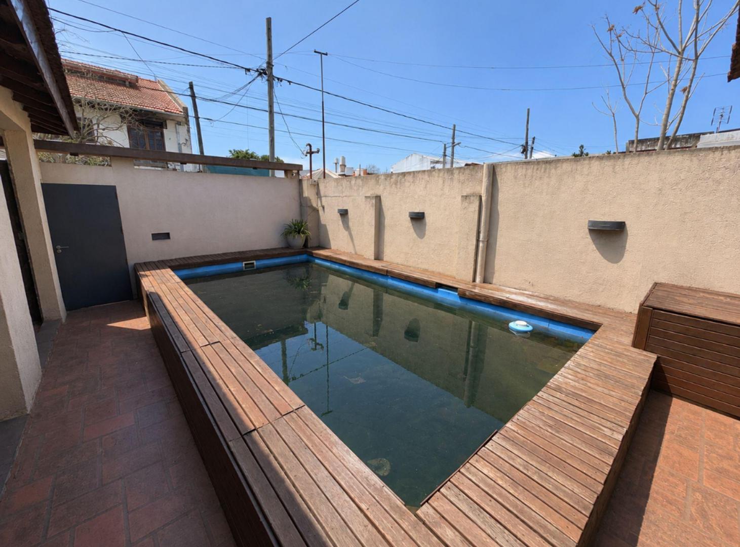 Foto de Casa de 5 ambientes en venta en Banfield c/ pileta, imagen 4