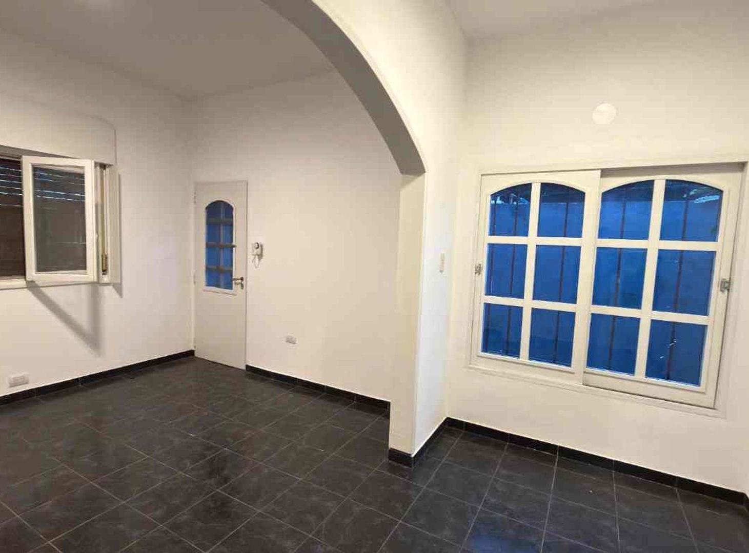 Foto de CASA EN VENTA 3 AMB CON COCHERA Y PATIO BANFIELD, imagen 3