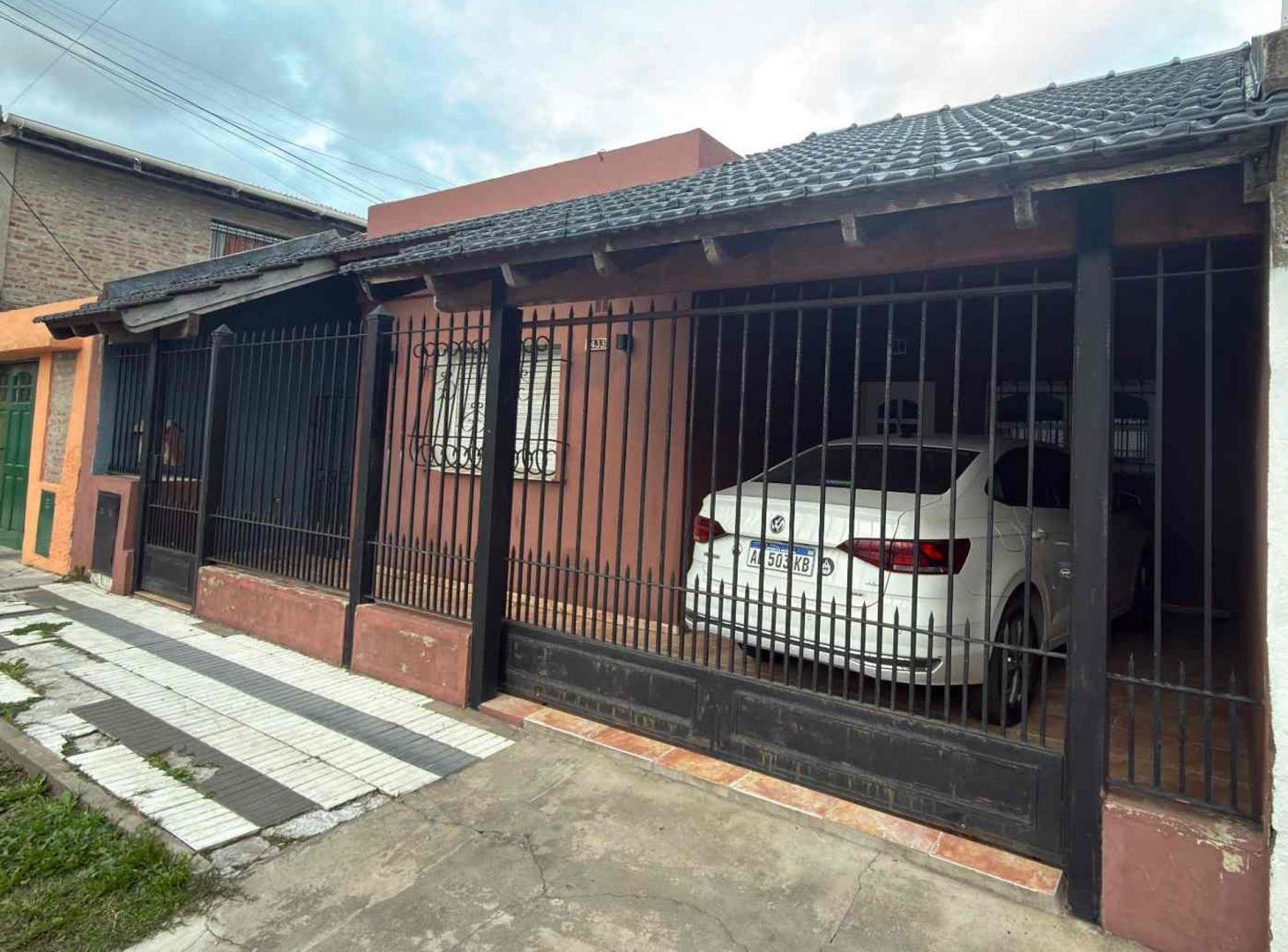 Foto de CASA EN VENTA 3 AMB CON COCHERA Y PATIO BANFIELD, imagen 1
