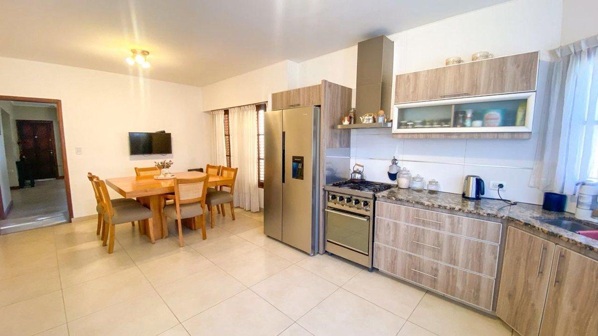 Foto de VENTA CHALET A METROS DE ESTACION BURZACOY AVENIDA, imagen 5