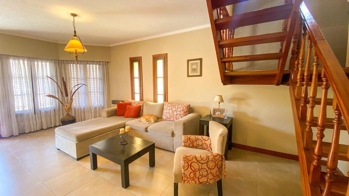 Foto de VENTA CHALET A METROS DE ESTACION BURZACOY AVENIDA, imagen 1