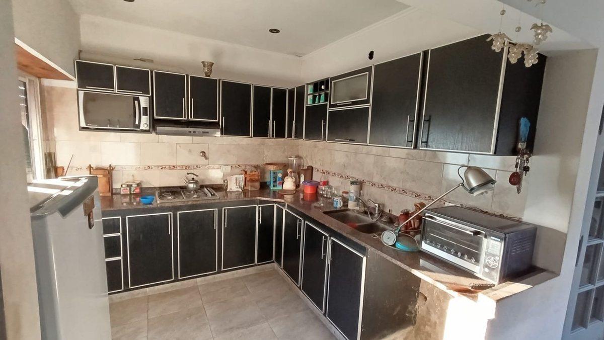 Foto de Venta de dos casas en Llavallol y lote, imagen 2