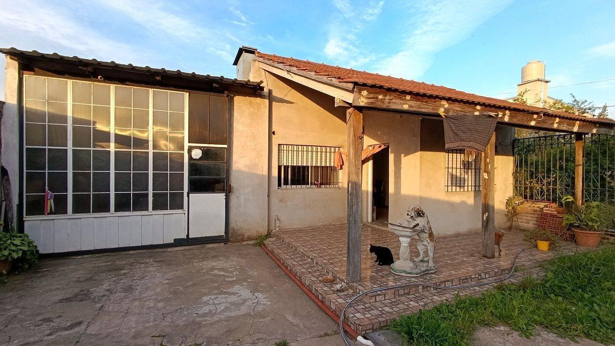 Foto de Venta de dos casas en Llavallol y lote, imagen 4