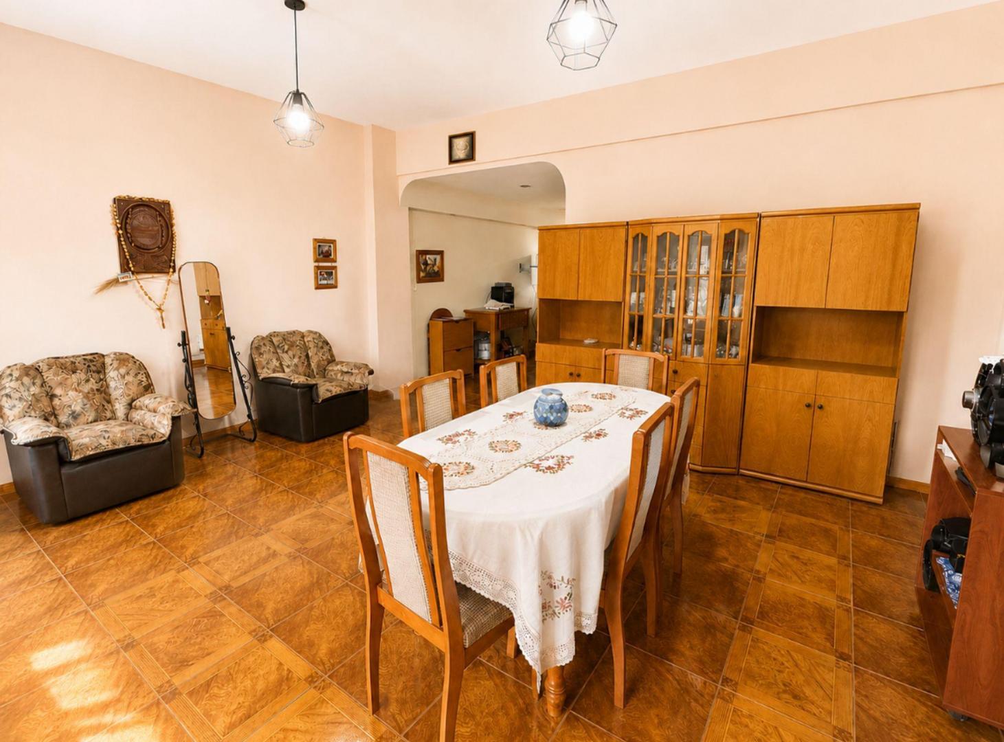 Foto de Casa 5 ambientes en venta San José c/amplio jardín, imagen 1