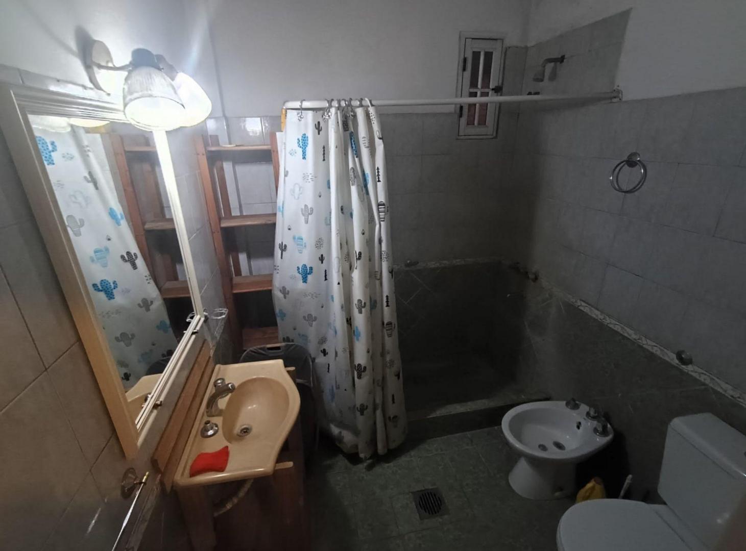 Foto de CASA EN VENTA 4 AMBIENTES CON FONDO EN GLEW, imagen 3