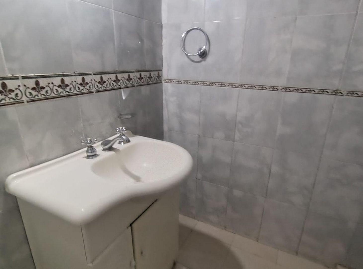 Foto de CASA EN BLOCK EN VENTA EN BURZACO IDEAL INVERSORES, imagen 1