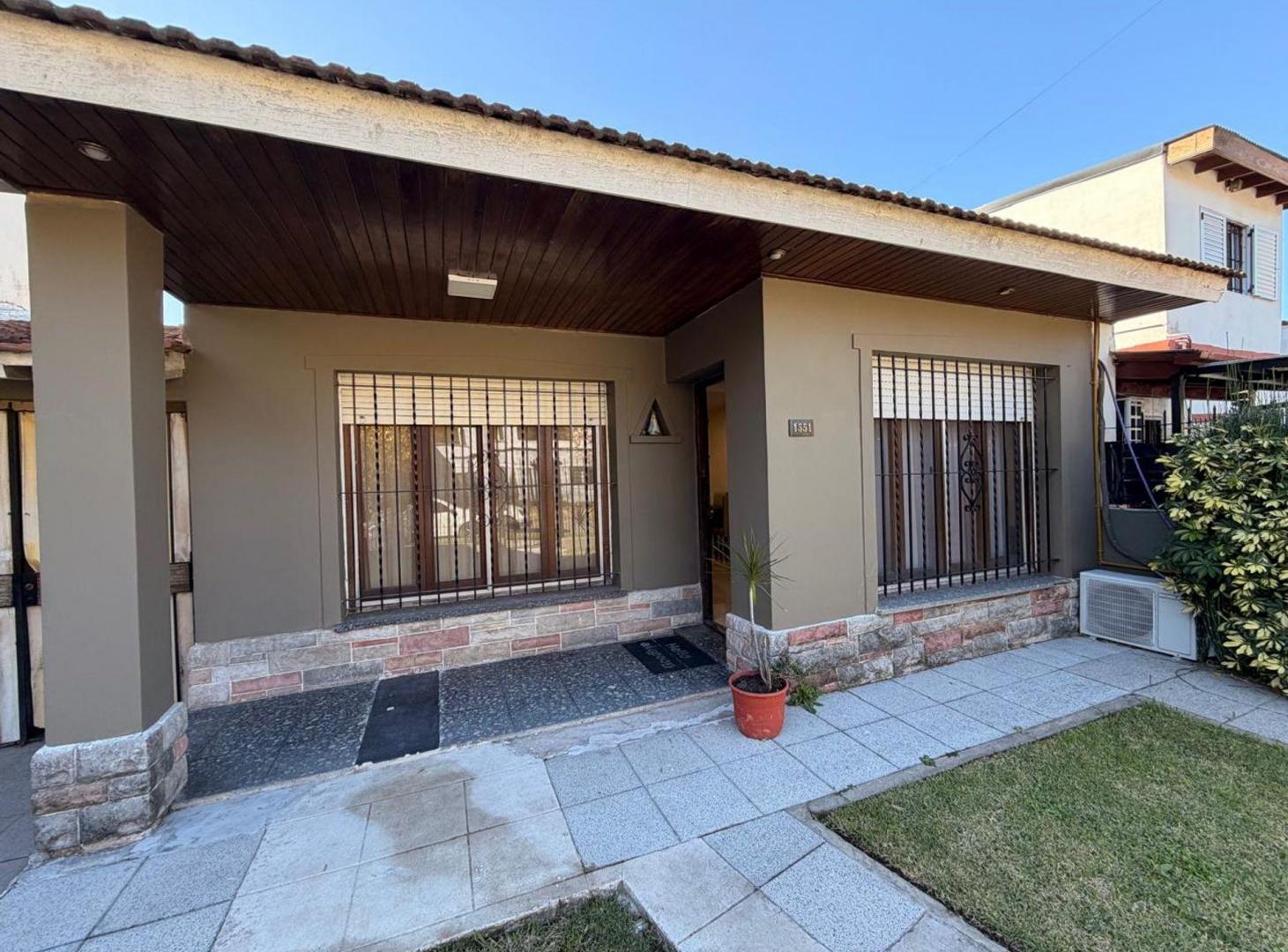 Foto de CASA EN EXCELENTE ESTADO ADROGUE APTA CREDITO, imagen 2