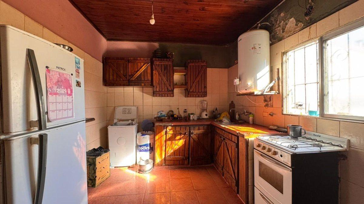 Foto de CASA 3 AMBIENTES VENTA SAN VICENTE MAS LOCAL DEPTO, imagen 2