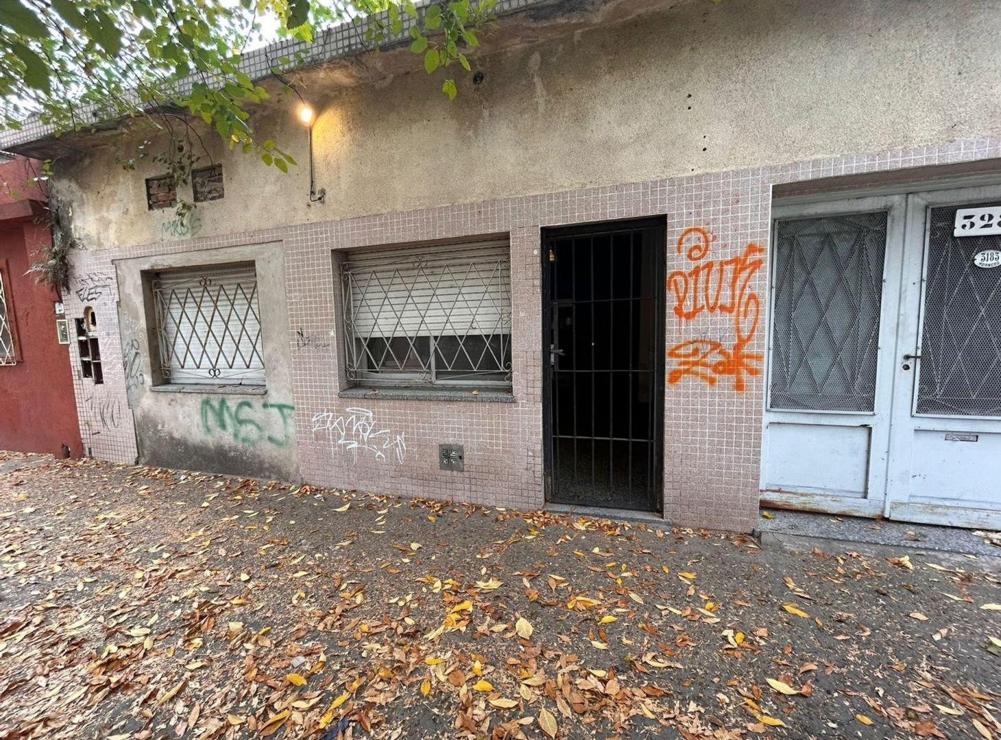 Foto de CASA 3 AMB EN VENTA EN TEMPERLEY A REFACCIONAR, imagen 1