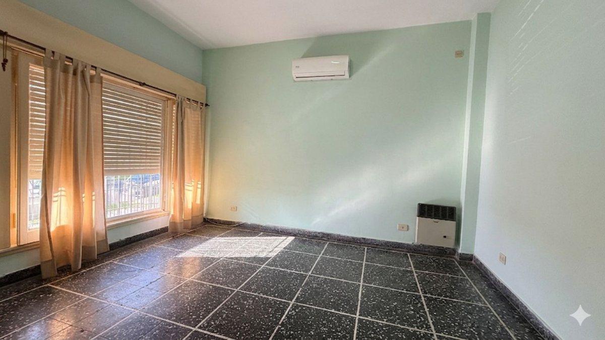 Foto de CASA EN VENTA 2 DORMITORIOS CON PATIO APTA CREDITO, imagen 1