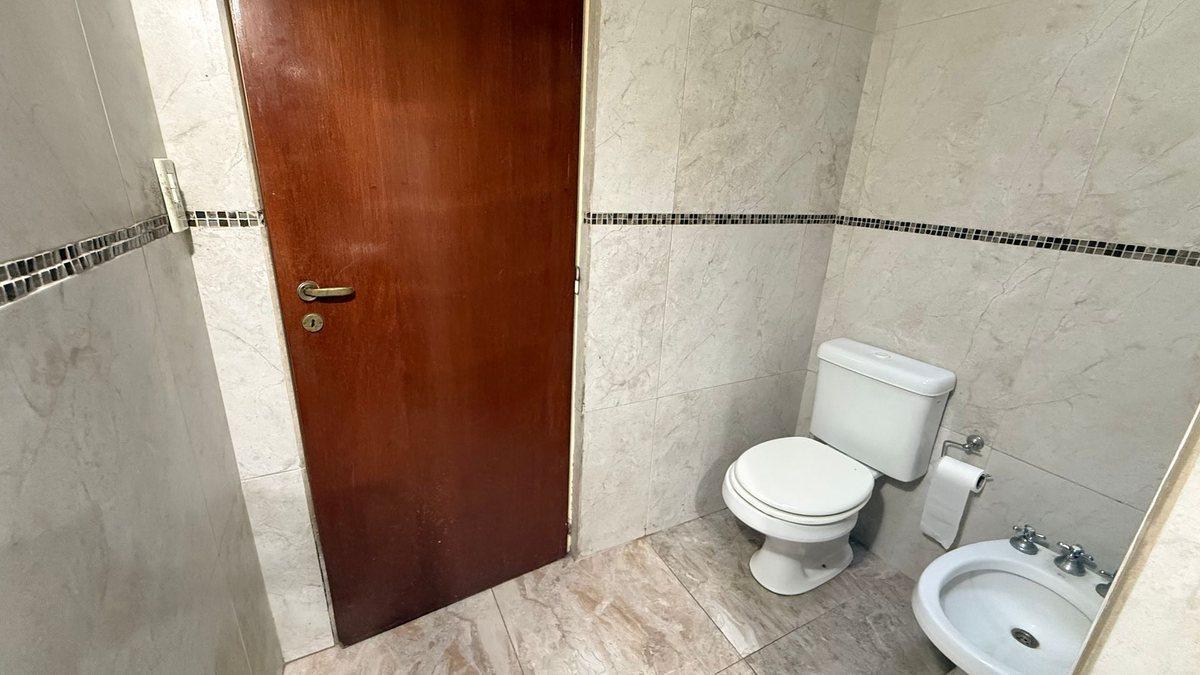 Foto de CASA EN VENTA 2 DORMITORIOS CON PATIO APTA CREDITO, imagen 3