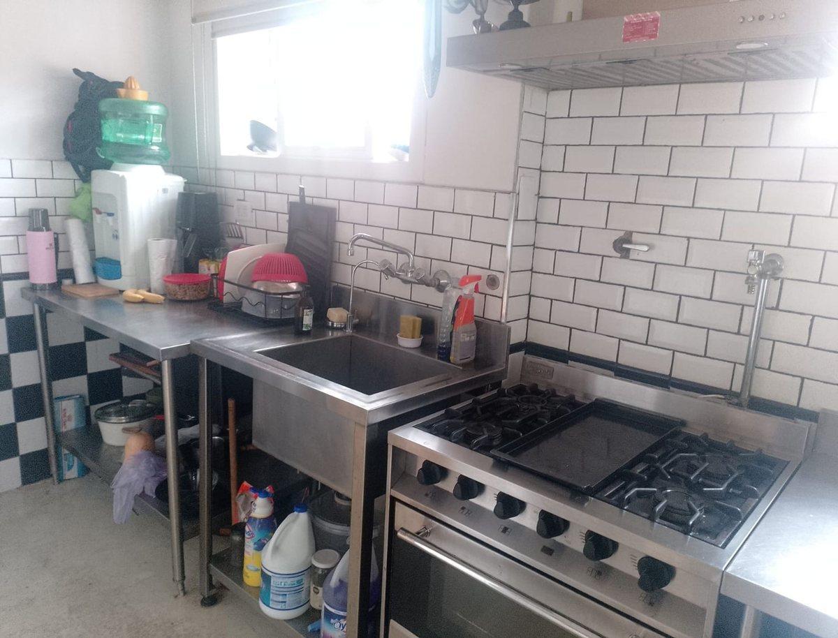 Foto de CASA 3 AMBIENTES CON GRAN LOTE Y PARQUE, LOMAS, imagen 4