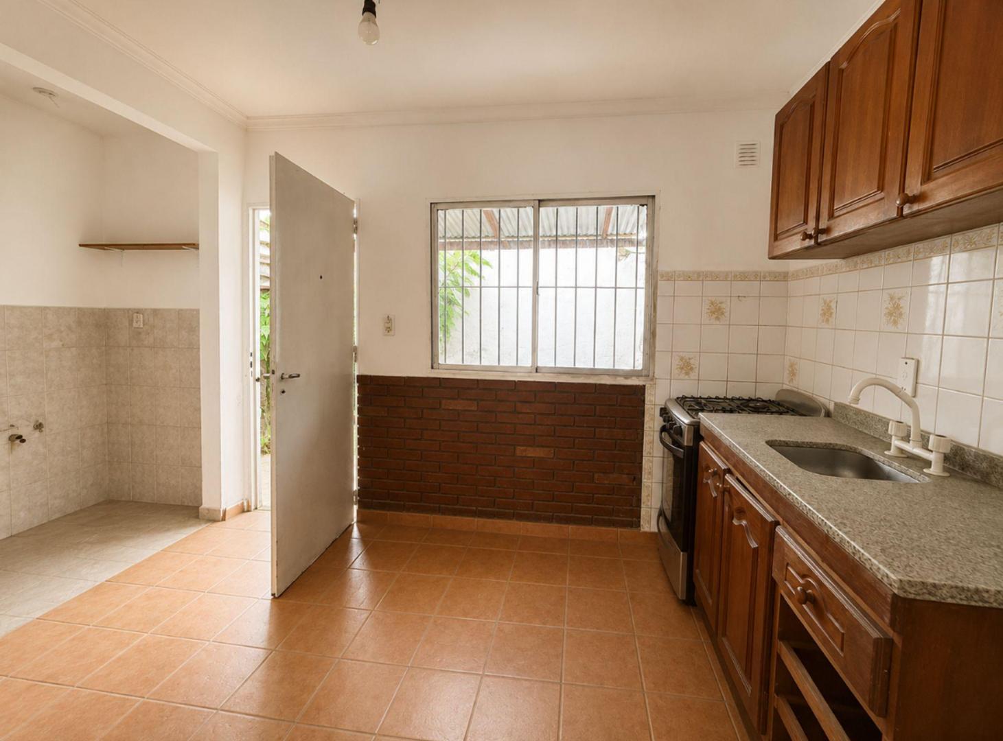 Foto de CASA DUPLEX 4 AMBIENTES EN VENTA MONTE GRANDE, imagen 1