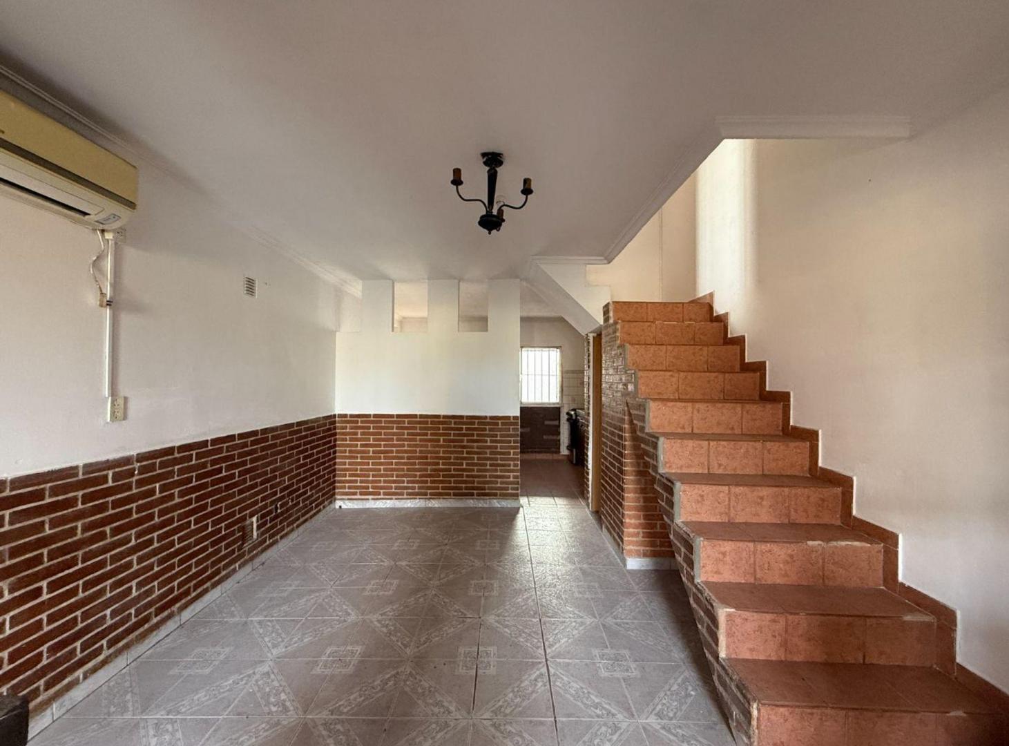 Foto de CASA DUPLEX 4 AMBIENTES EN VENTA MONTE GRANDE, imagen 2