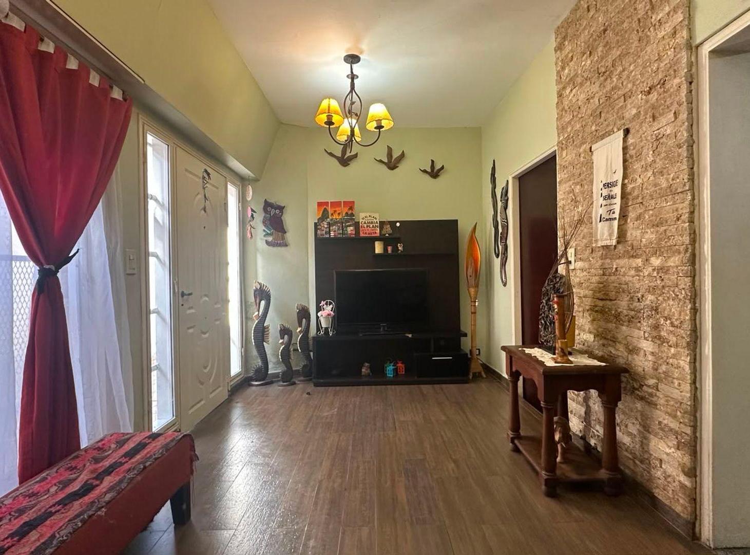 Foto de VENTA PH 3 AMB C/TERRAZA Y QUINCHO LANUS OESTE, imagen 4
