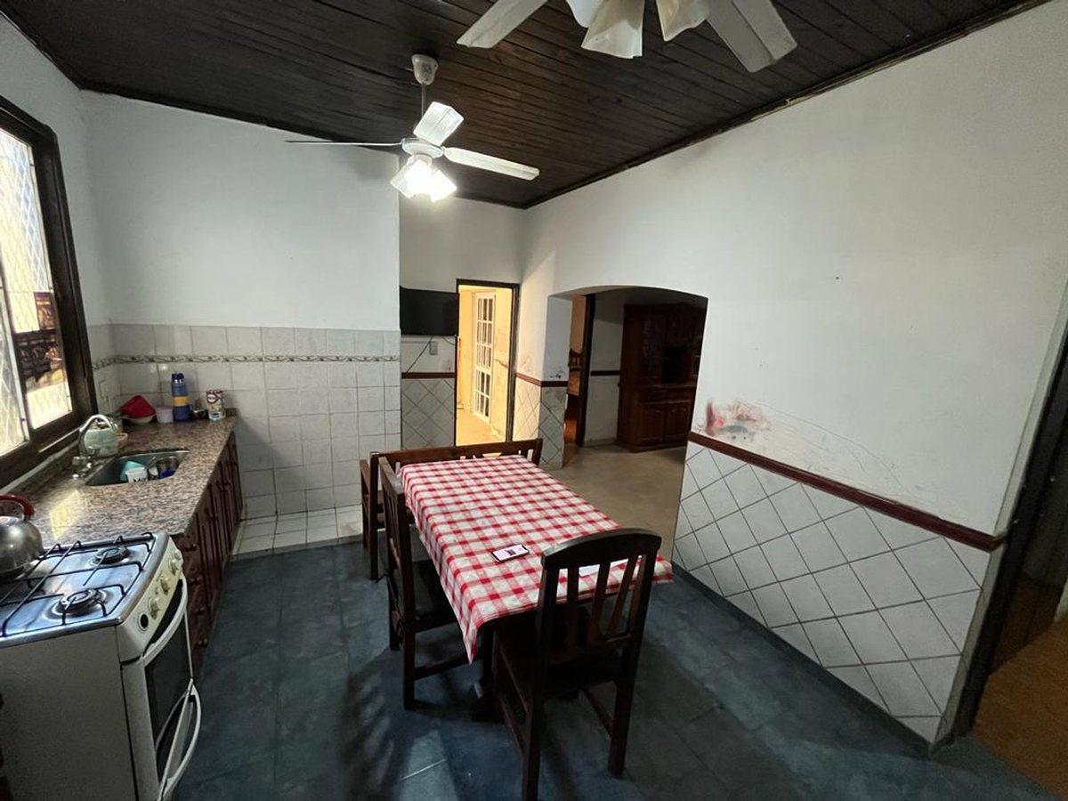 Foto de CASA 5 AMBIENTES JARDIN VENTA REMEDIOS DE ESCALADA, imagen 4