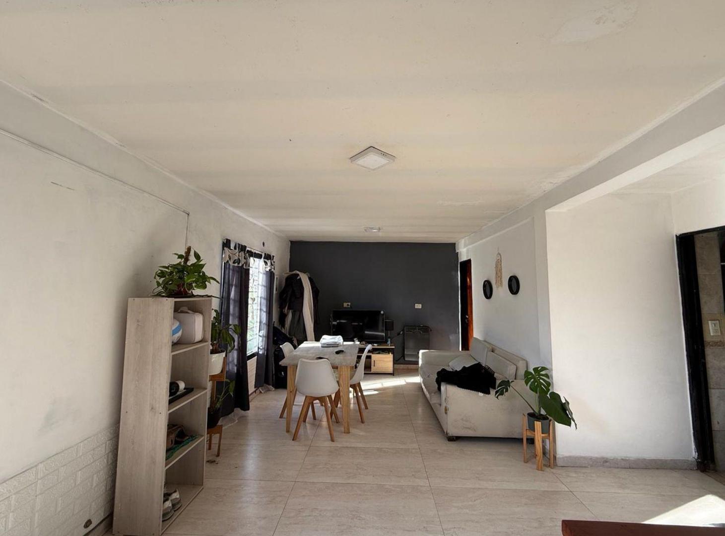 Foto de CASA 3 AMBIENTES VENTA BURZACO FONDO CON 2DA CASA, imagen 3
