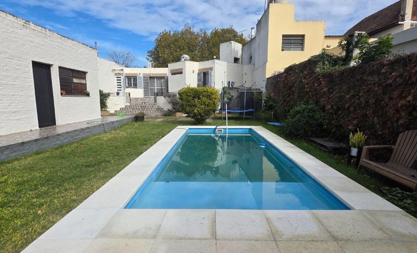 Foto de Casa 4 ambientes venta Temperley con piscina, imagen 2