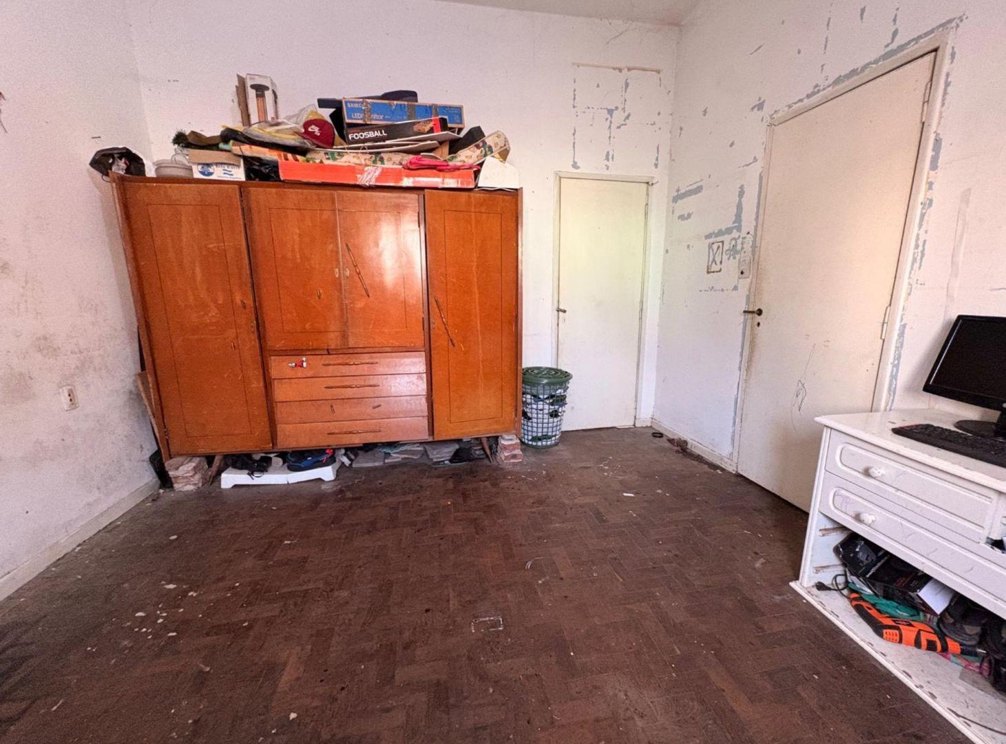 Foto de CASA EN VENTA 3 AMB 300M2 DE LOTE - S. F. SOLANO, imagen 3