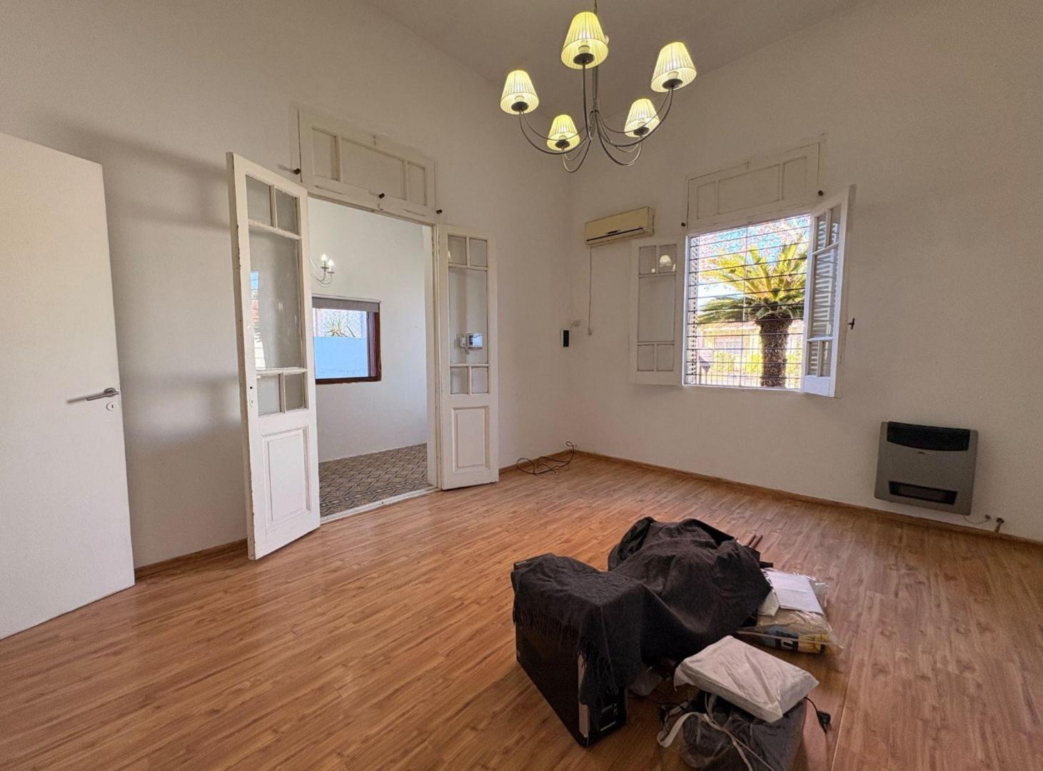 Foto de CASA EN VENTA 4 AMB C/450 M2 DE LOTE ADROGUÉ, imagen 4