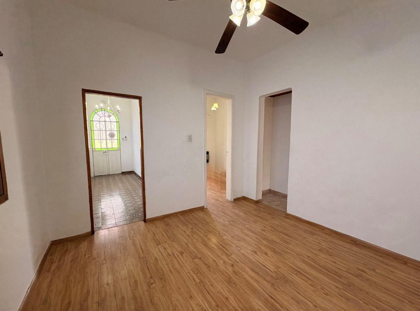 Foto de CASA EN VENTA 4 AMB C/450 M2 DE LOTE ADROGUÉ, imagen 5