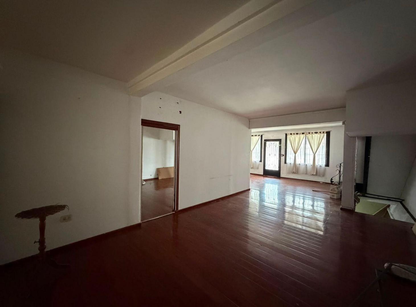 Foto de VENTA CASA 6 AMBIENTES EN LUIS GUILLON, imagen 2