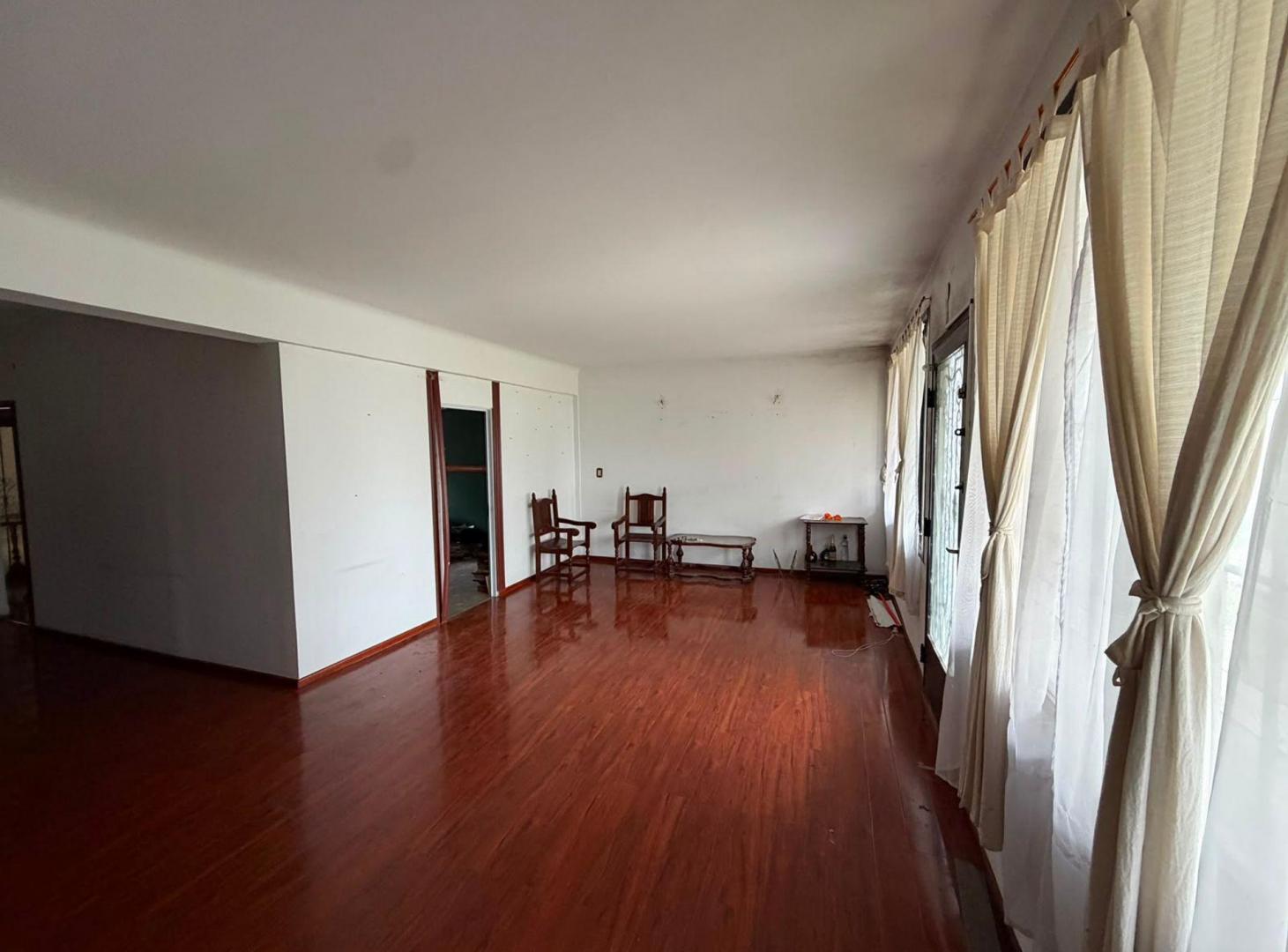 Foto de VENTA CASA 6 AMBIENTES EN LUIS GUILLON, imagen 1