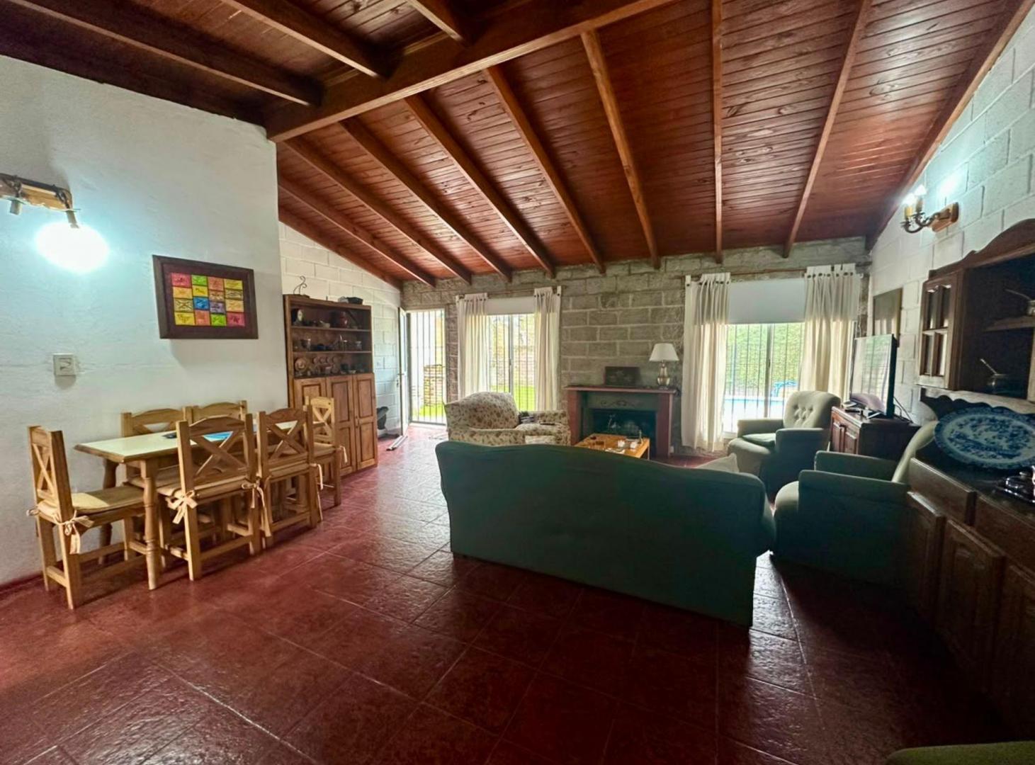 Foto de CASA 3 AMBIENTES EN VENTA EN BURZACO CON PILETA, imagen 1