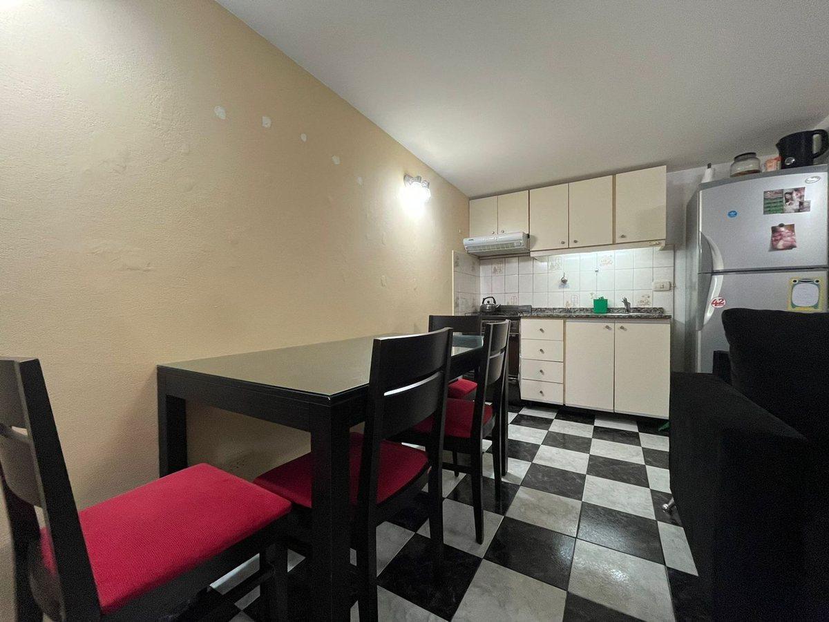 Foto de DEPTO EN VENTA 2 AMBIENTES EN VALENTIN ALSINA, imagen 4