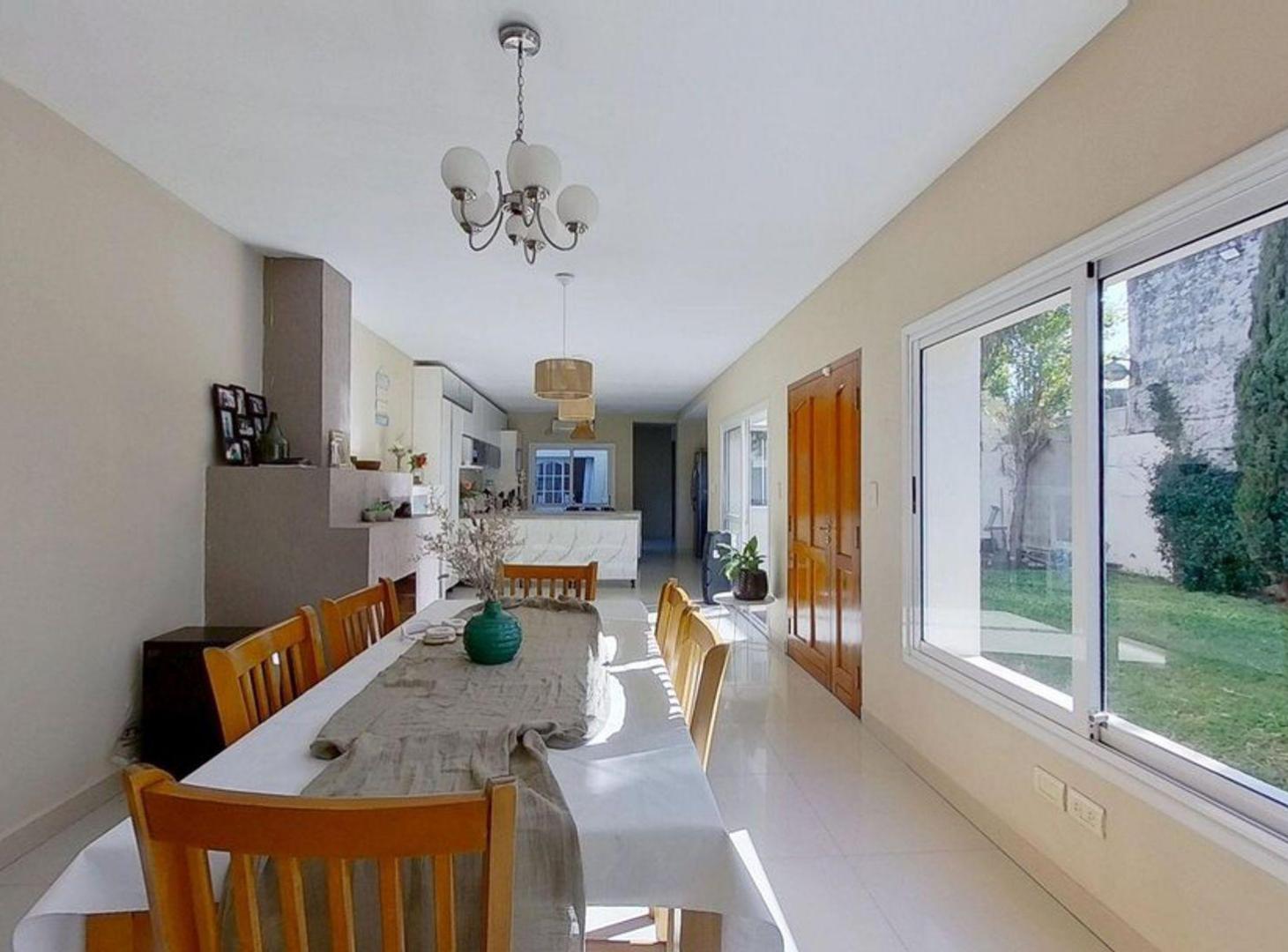 Foto de Casa 6 amb venta o permuta-Lomas c/pileta climatiz, imagen 4