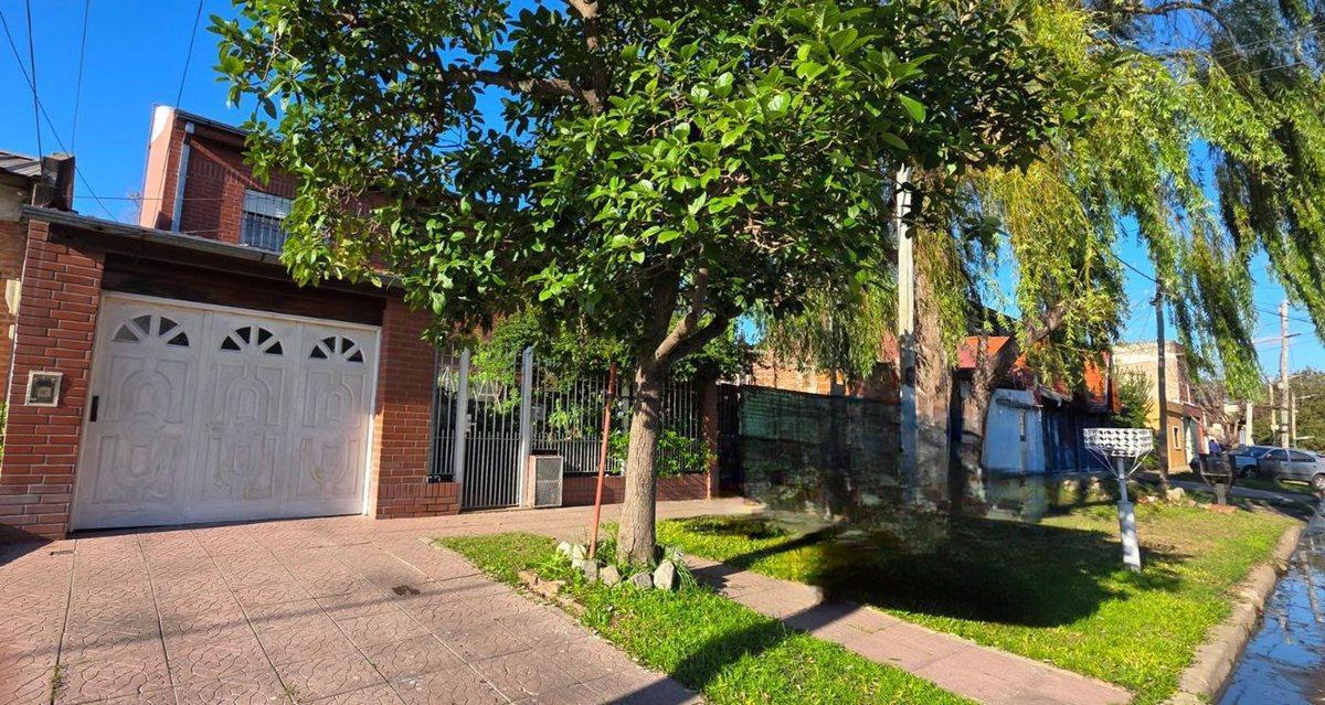 Foto de CASA Y DEPARTAMENTO TEMPERLEY VENTA GARAGE Y PATIO, imagen 3
