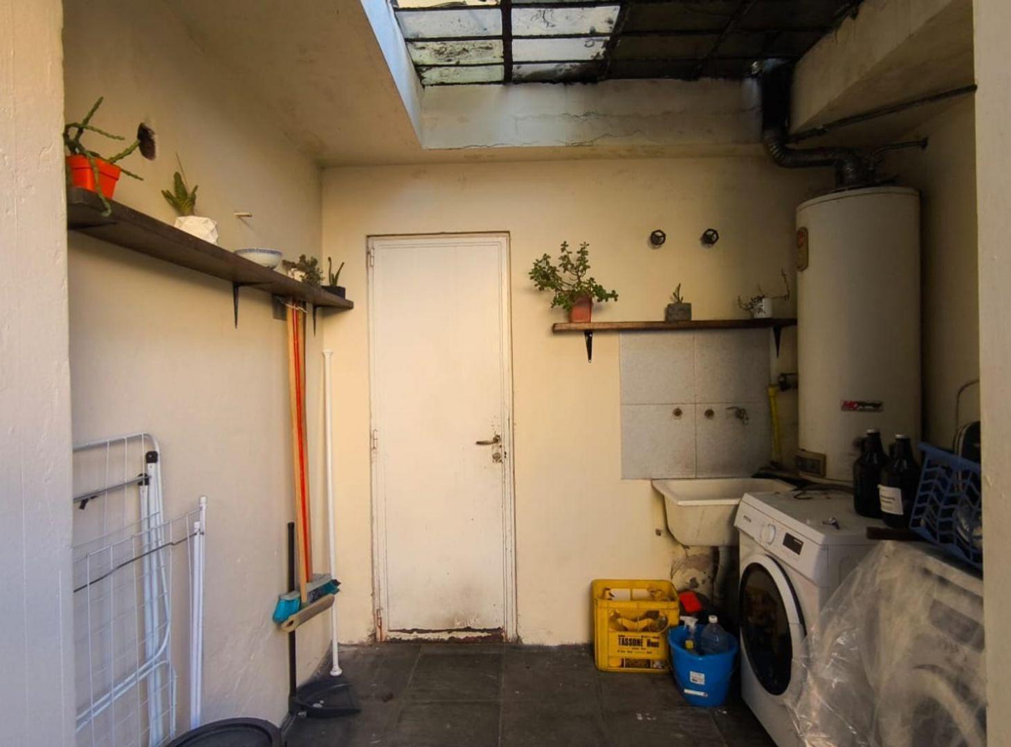 Foto de CASA 3 DORMITORIOS CON COCHERA Y PATIO EN BURZACO, imagen 5
