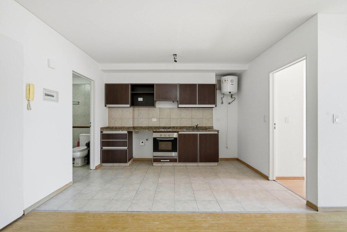 Foto de VENTA DEPARTAMENTO 2 AMBIENTES A PASOS DEL SUBTE, imagen 2