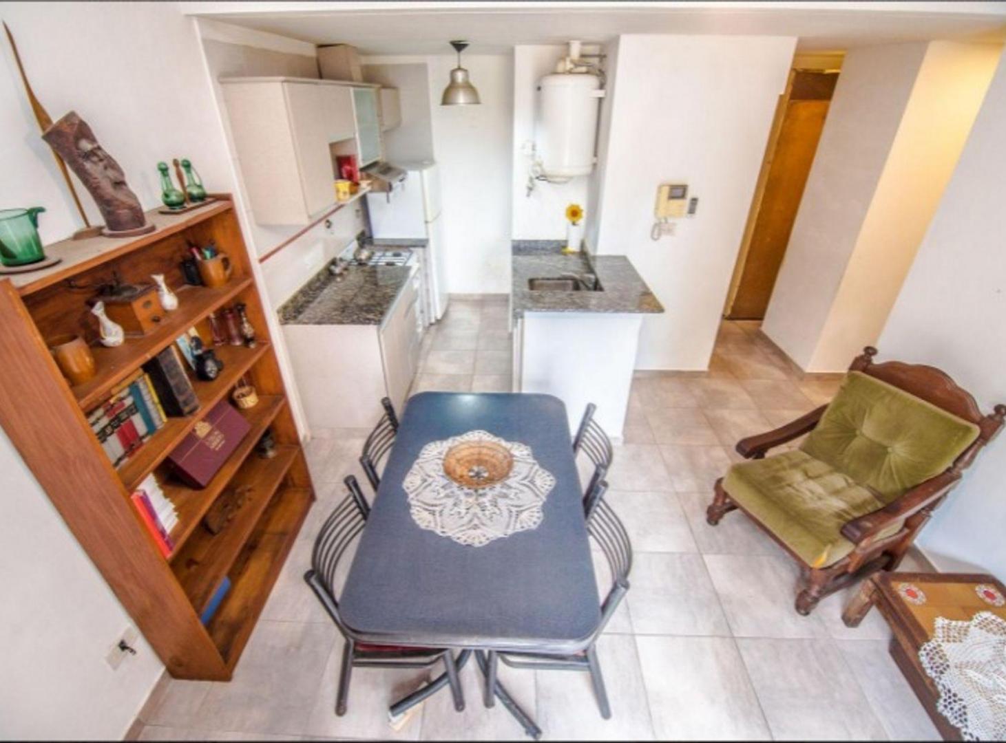 Foto de DEPARTAMENTO 2 AMBIENTES EN VENTA EN LOMAS, imagen 2