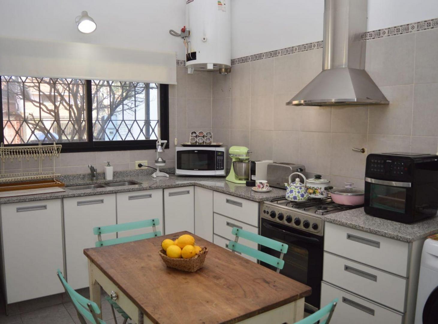 Foto de CASA EN VENTA 4 AMBIENTES CON AMPLIO FONDO ADROGUE, imagen 1