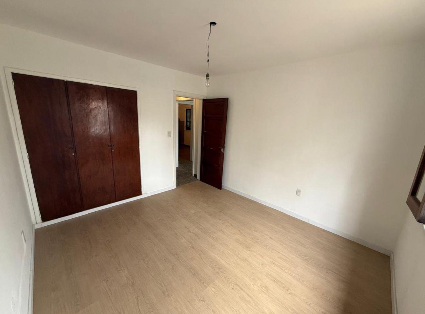 Foto de casa 4 amb en venta Llavallol con parque y cochera, imagen 1